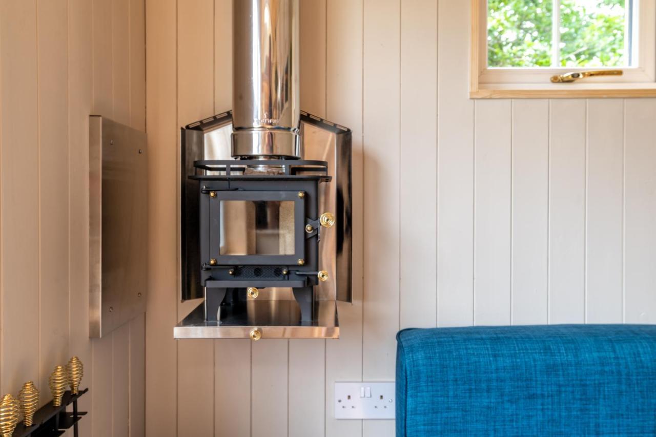 Enchanting Tiny House With Wood Burner And Hot Tub In Cairngorms Ballater Exterior foto