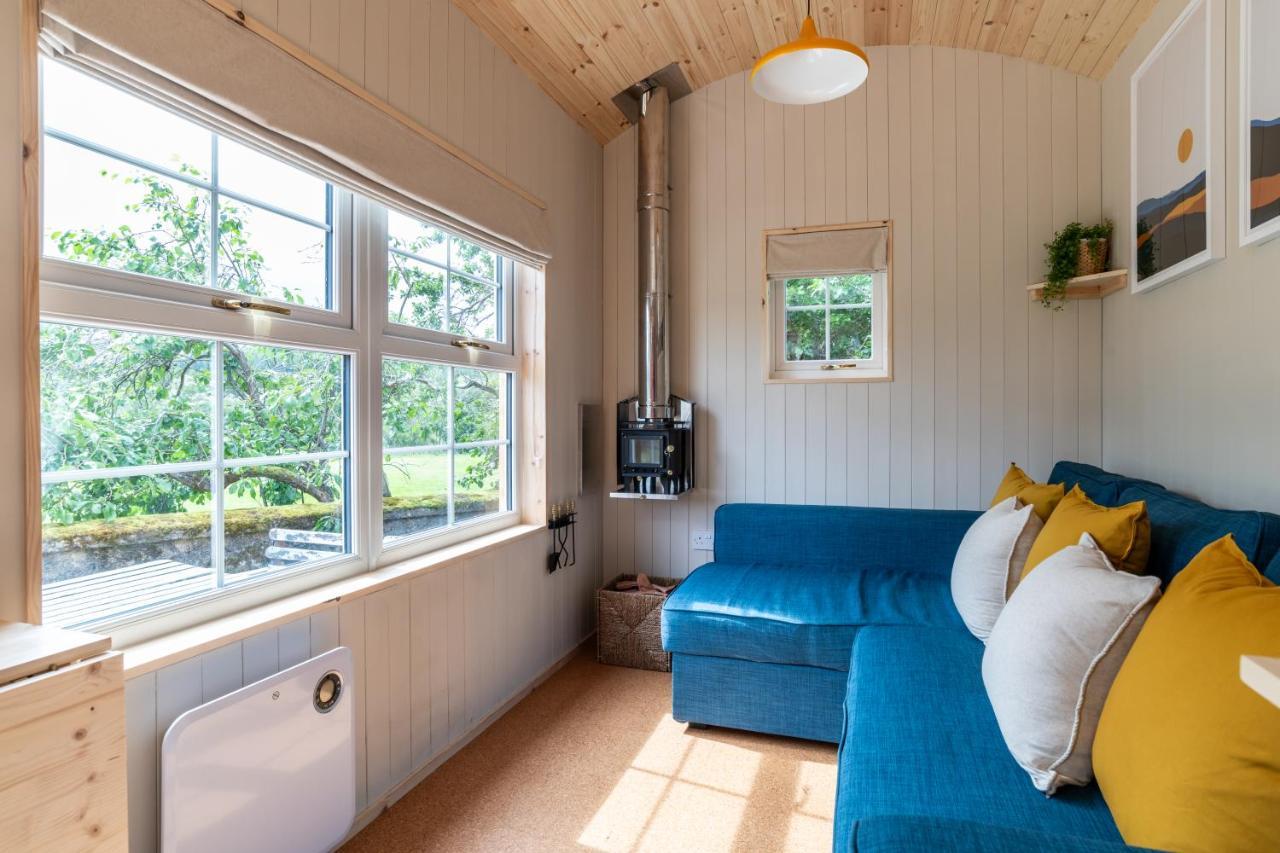 Enchanting Tiny House With Wood Burner And Hot Tub In Cairngorms Ballater Exterior foto