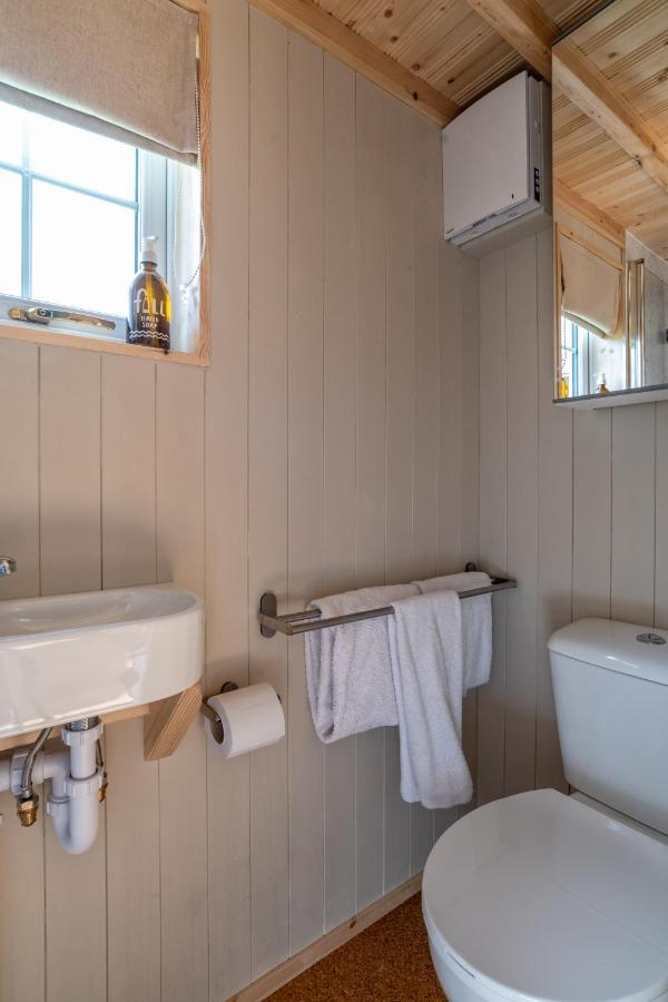 Enchanting Tiny House With Wood Burner And Hot Tub In Cairngorms Ballater Exterior foto