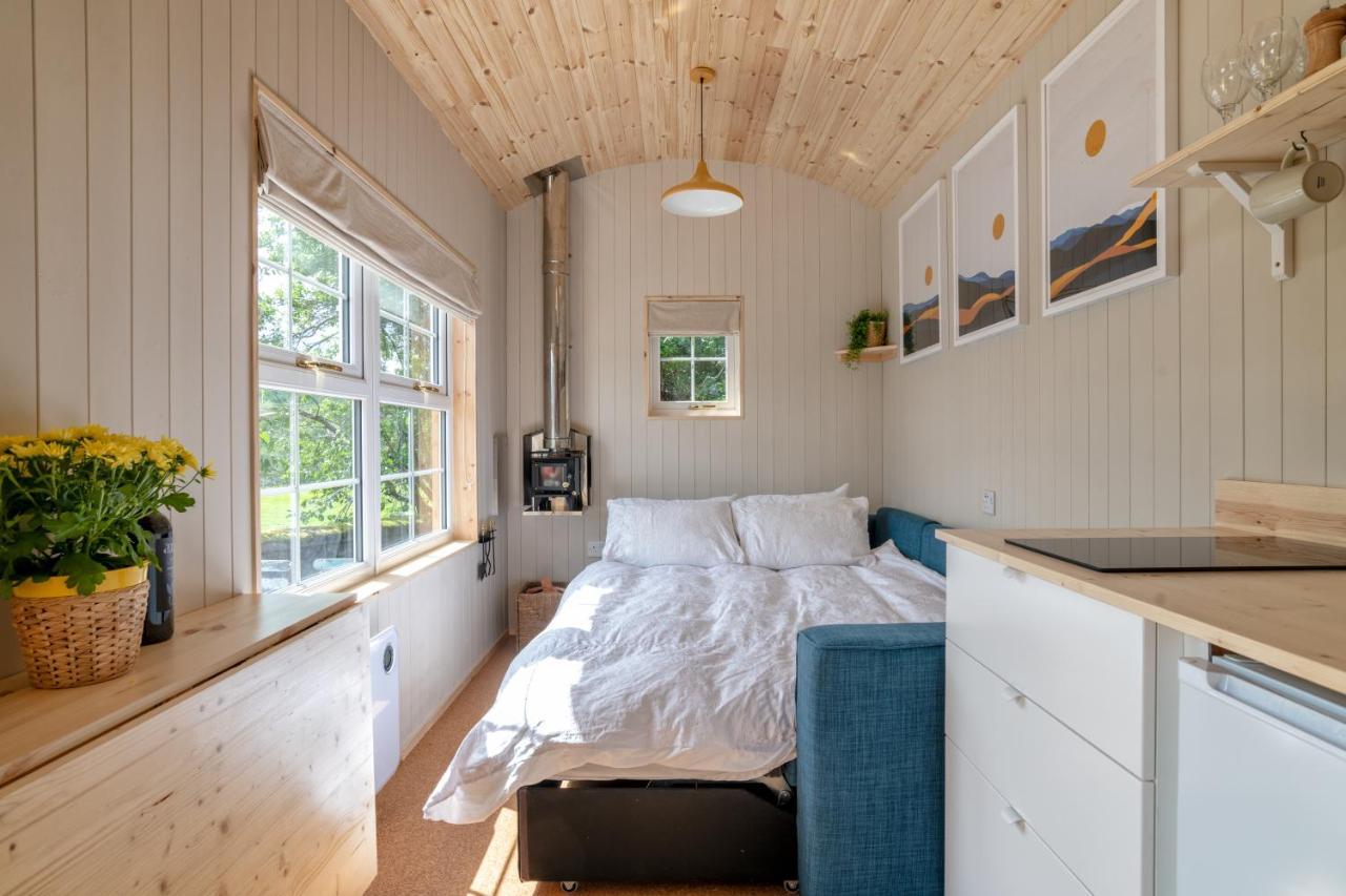 Enchanting Tiny House With Wood Burner And Hot Tub In Cairngorms Ballater Exterior foto