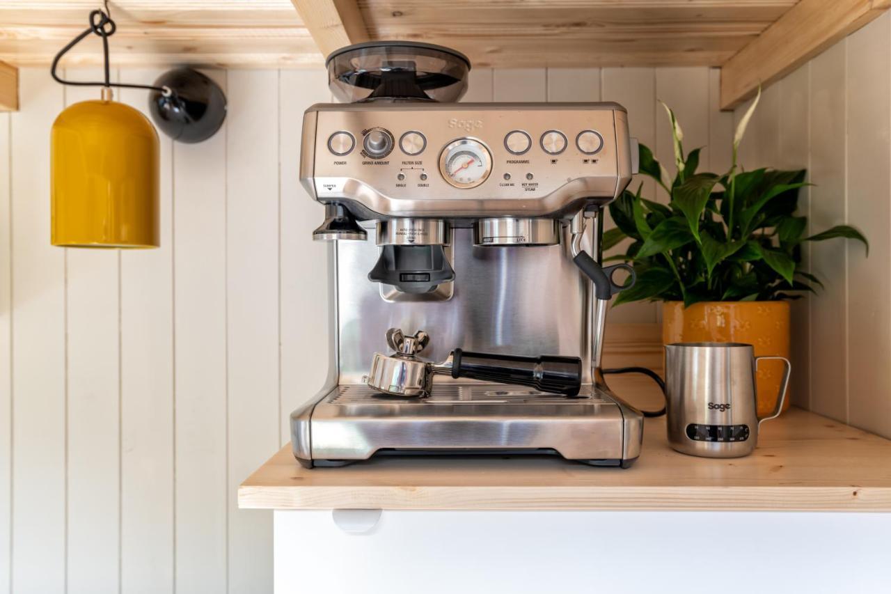 Enchanting Tiny House With Wood Burner And Hot Tub In Cairngorms Ballater Exterior foto